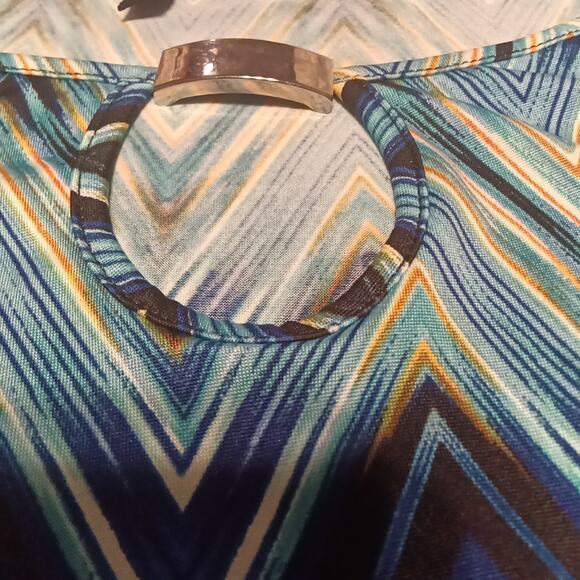 New Directions Women's 2xl Artsy Tunic Top NWT Long Sleeve Blue Black Chevron - Picture 2 of 9